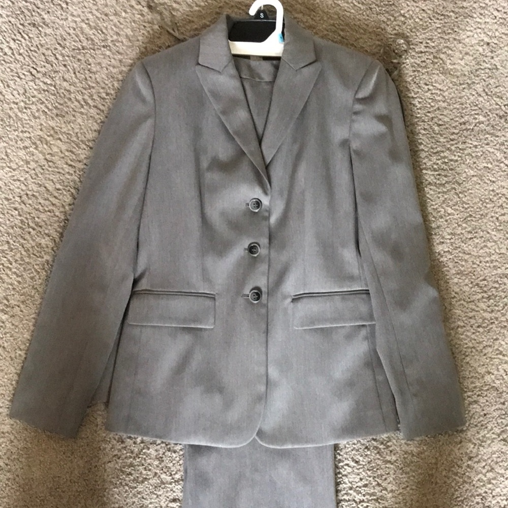Anne Klein - 3 piece suit